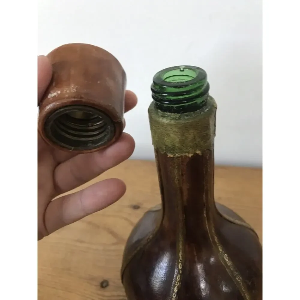 Vtg Italian Leather Covered Wrapped Glass Wine Decanter Liquor Bottle Screw Top